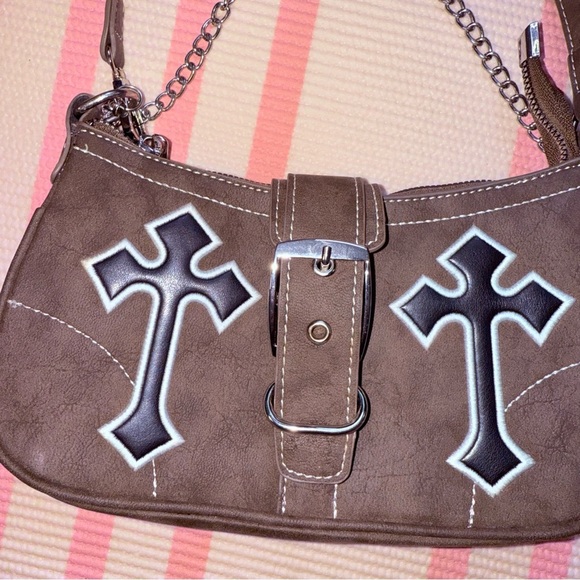 PrettyLittleThing Gray Shoulder Bag with Chain and Cross Accents - Picture 3 of 15